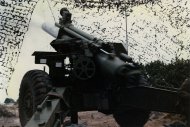 Haubitz M114, under skarpskydning, 1988 - klik for større billede
