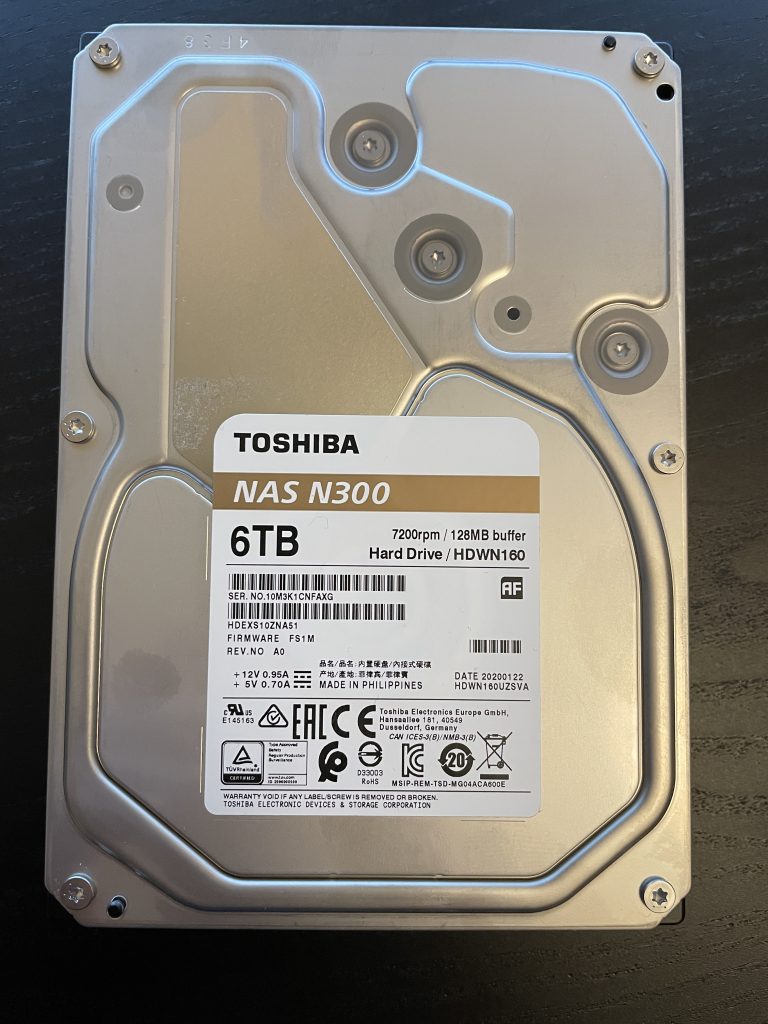 Picture shows a Toshiba NAS N300 had disk drive.